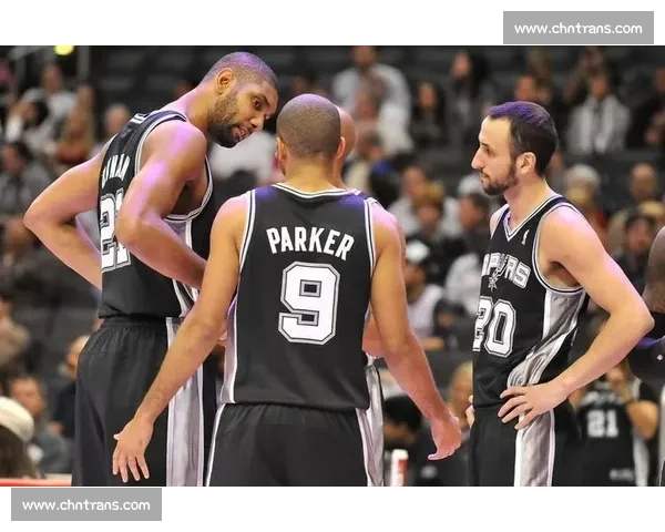 1390 胜镌刻穹顶！马刺低调升旗致敬波波维奇