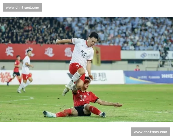 哨响球碎！中超争议判罚惹毛王钰栋，业余操作再引怒潮